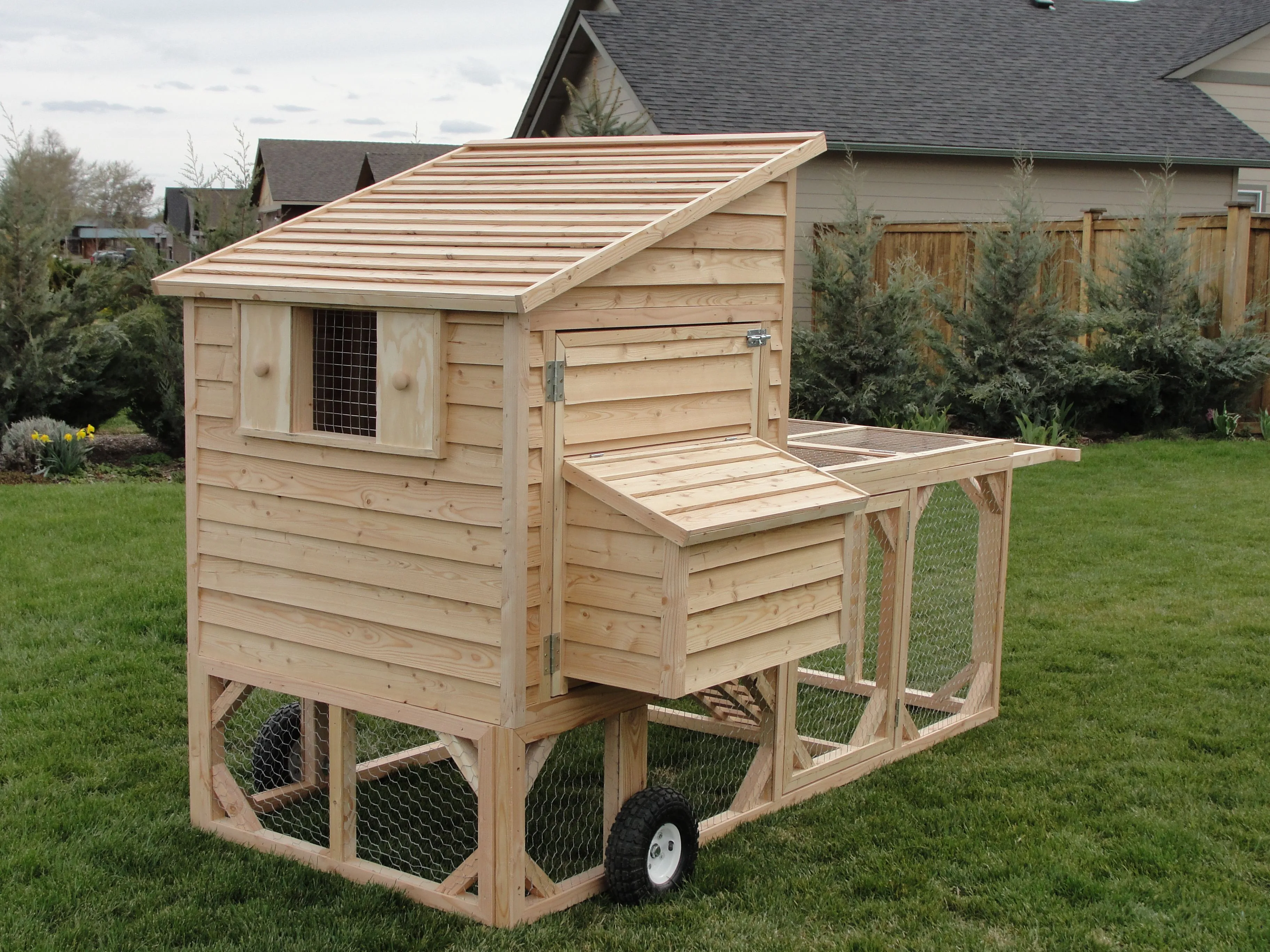 /img/54191-chicken-coop-customization.webp