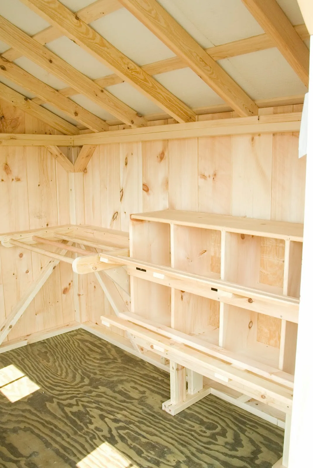54210 chicken coop interior