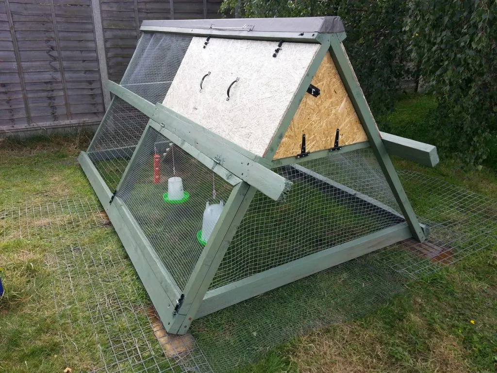 /img/54262-roof-frame-chicken-coop.webp