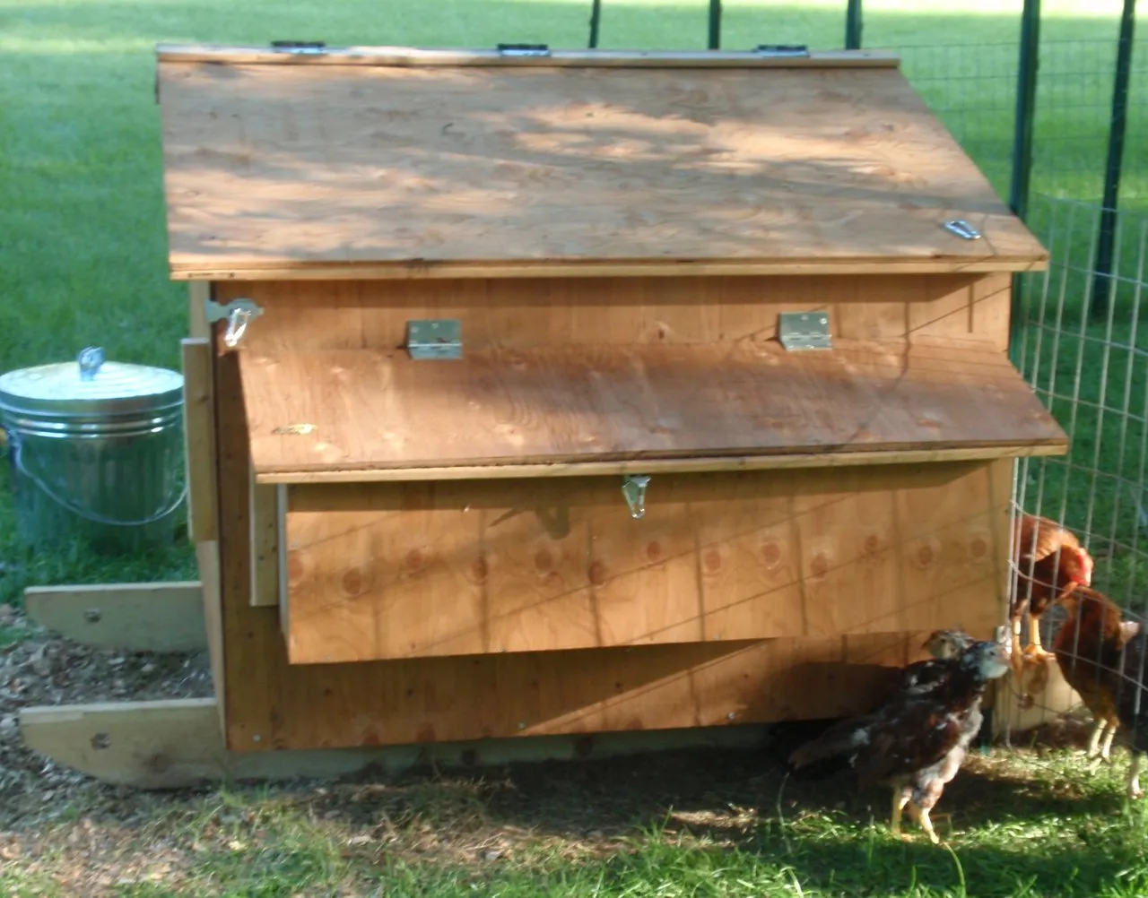 54335 plastic nesting box