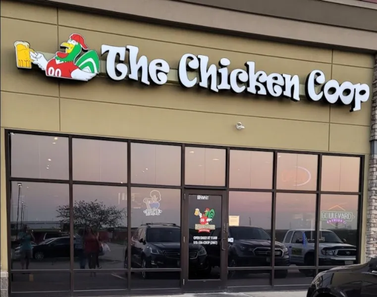 54336 chicken coop restaurant exterior