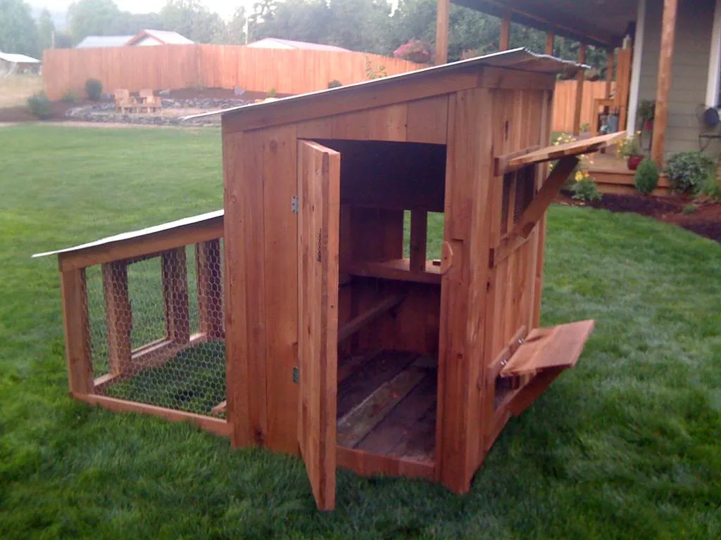 54377 insulated chicken coop