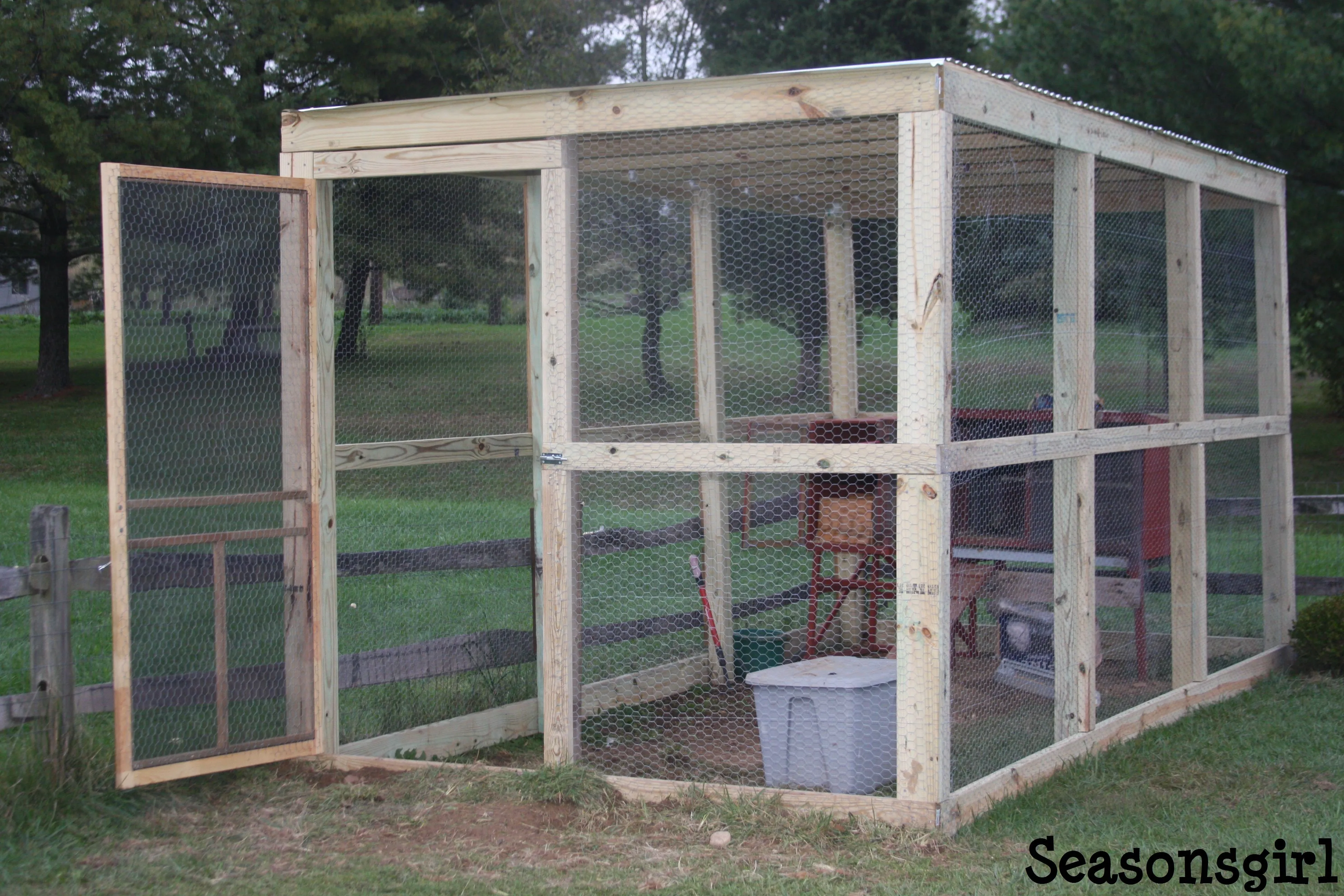 54469 chicken coop roof