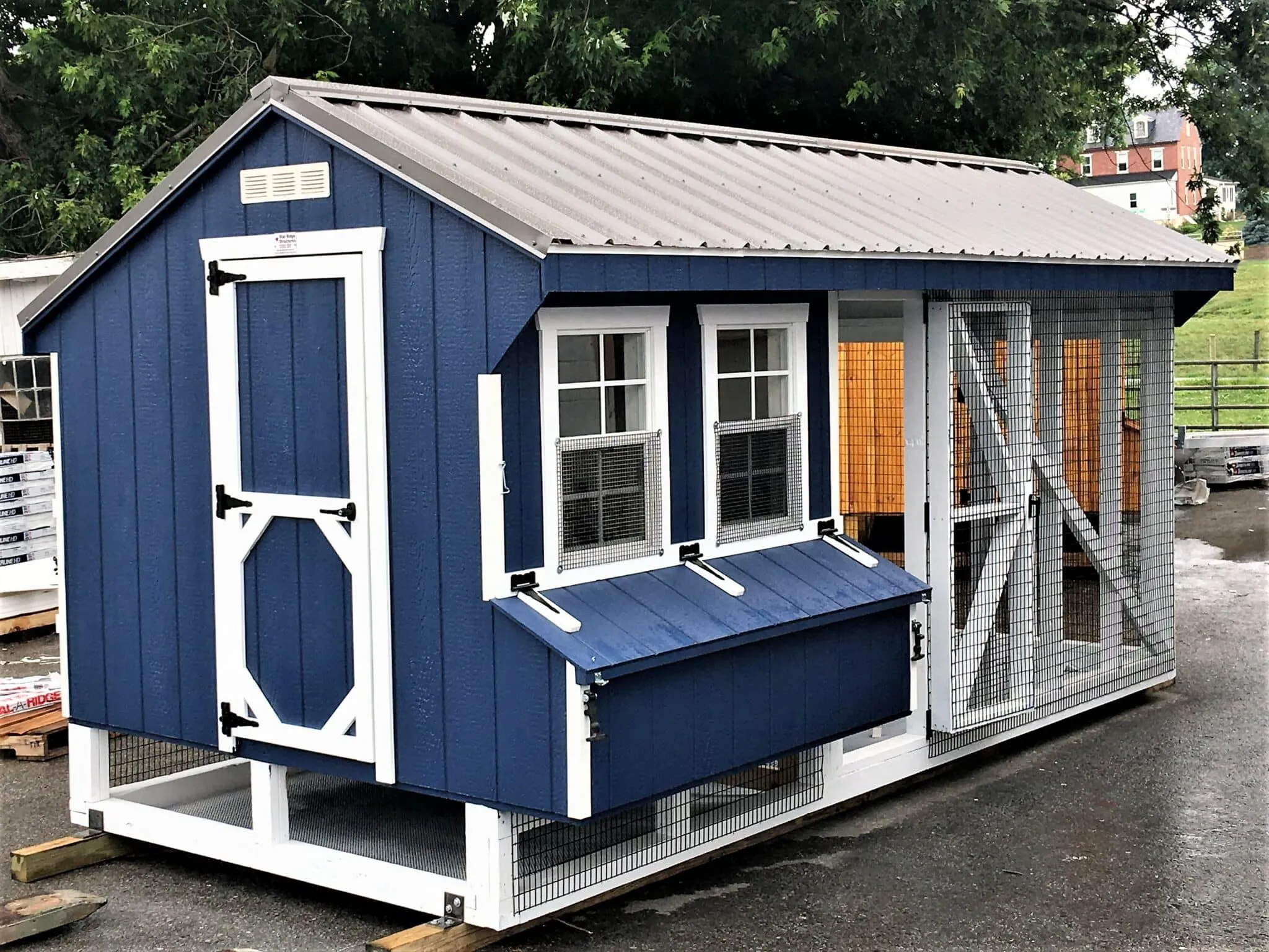 54500 metal chicken coop cleaning